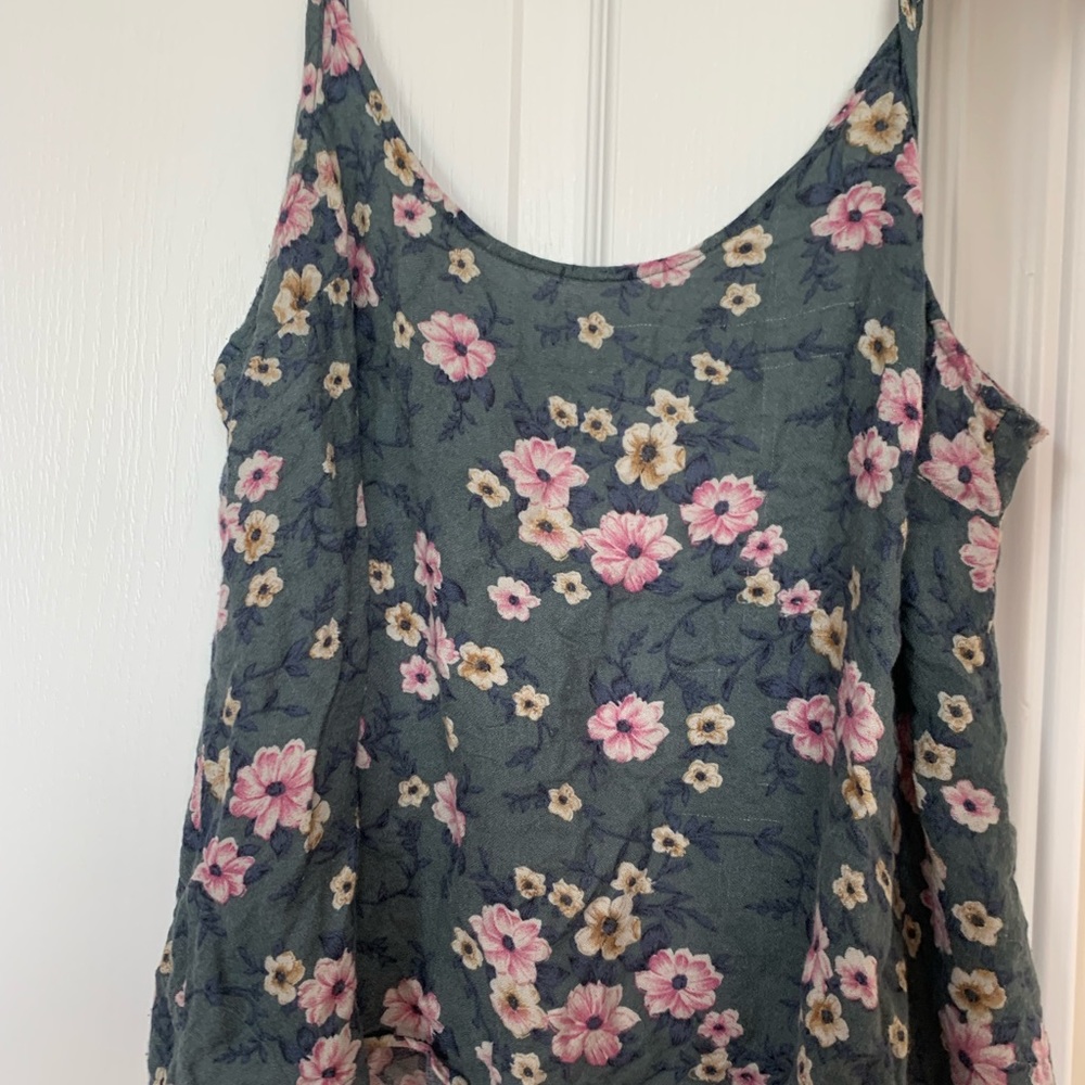 American Eagle Tank With Open Back